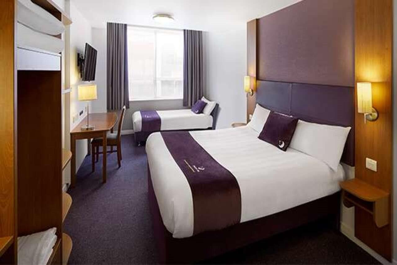 Premier Inn Glasgow City - George Square Exterior foto