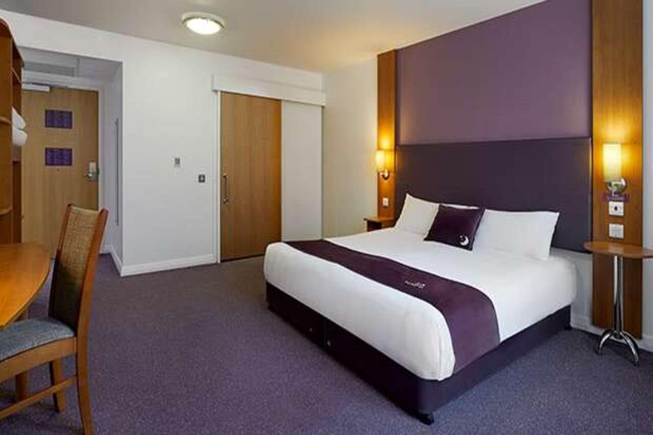 Premier Inn Glasgow City - George Square Exterior foto
